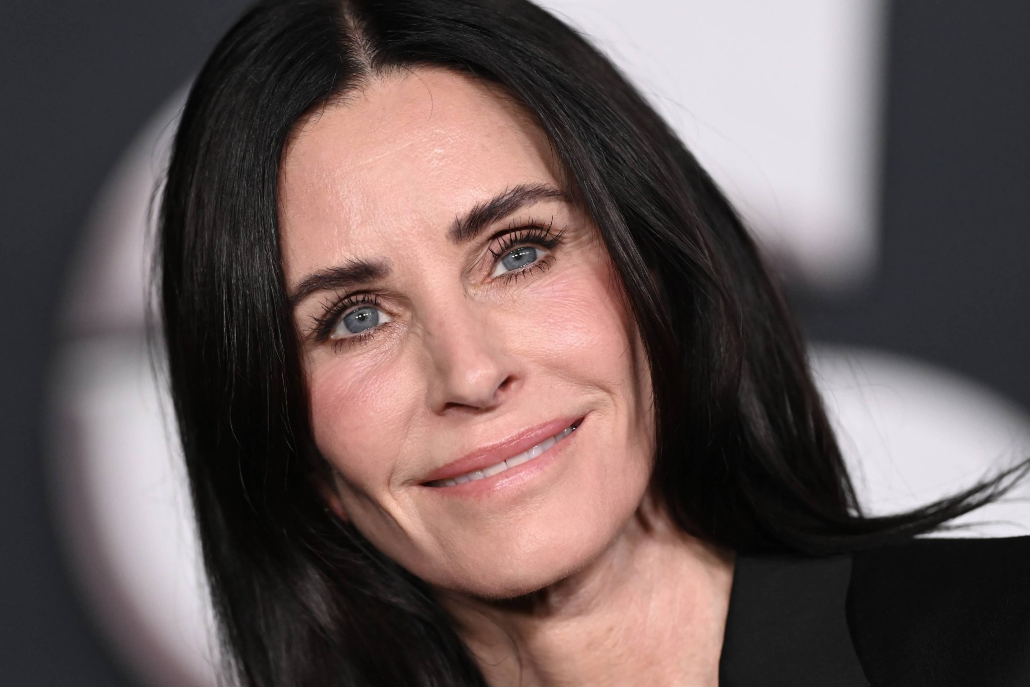 Courteney Cox’s Beautiful 22-Year-Old Daughter Makes a Rare Red Carpet Appearance With Her Mom