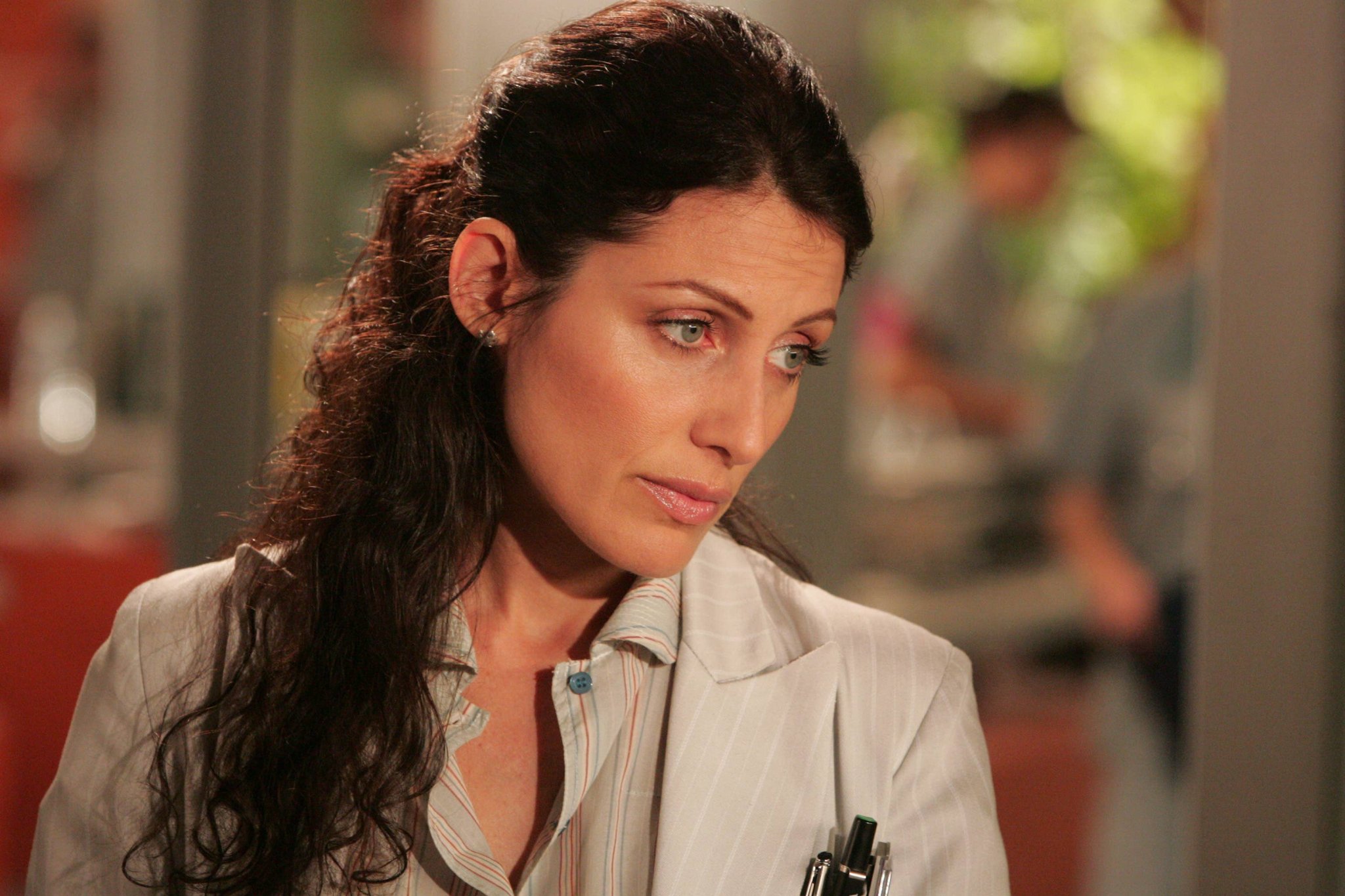 ‘House’ Star Lisa Edelstein Has Gone Fully Gray at 60—and Her Curls Have Never Looked Better