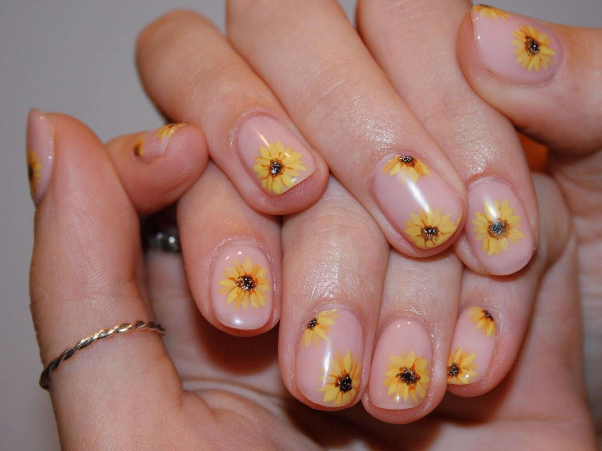 18 Sunflower Manicure Ideas to Help You Soak Up the Late Summer Vibes