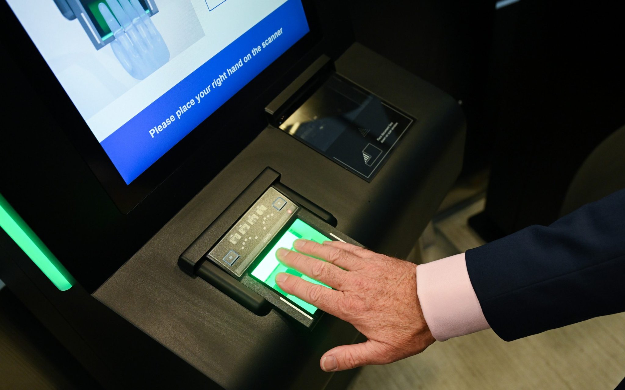 Elderly Britons with faded fingerprints face hours-long waits at EU airports