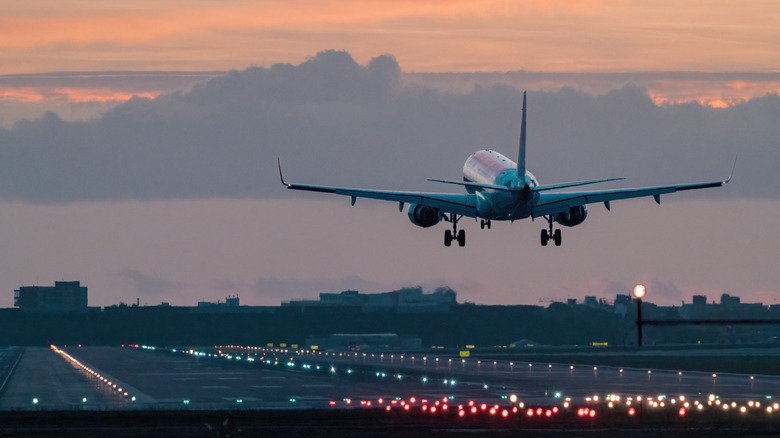 The Unsettling Reason Why Planes Typically Avoid Flying Over The Pacific Ocean