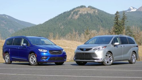 2021 Toyota Sienna vs 2021 Chrysler Pacifica Hybrid | Comparison test