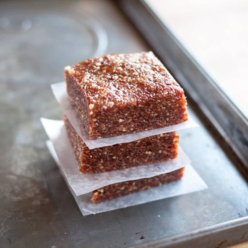 How To Make 3-Ingredient Energy Bars at Home