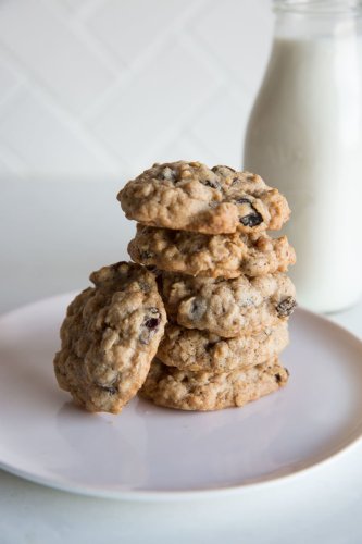 How To Make Soft & Chewy Oatmeal Cookies