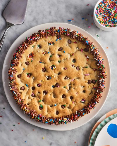 The Nostalgic Cookie Cake Kids and Adults Won’t be Able to Get Enough of
