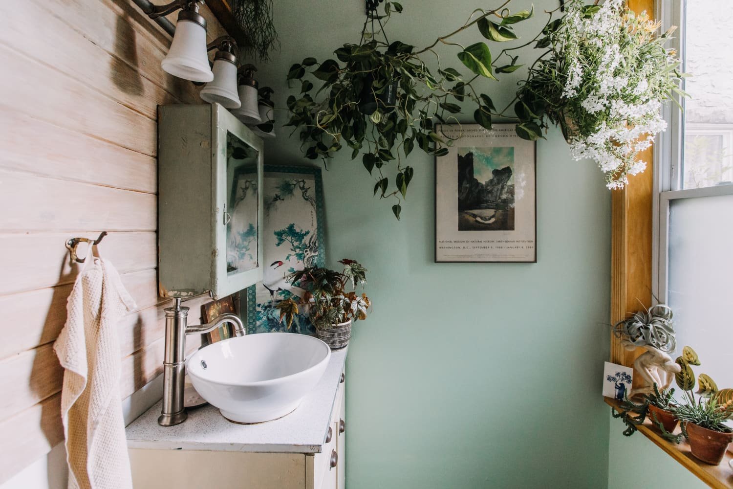 This 20-Minute Bathroom Decluttering Checklist Makes All Your Mornings Better