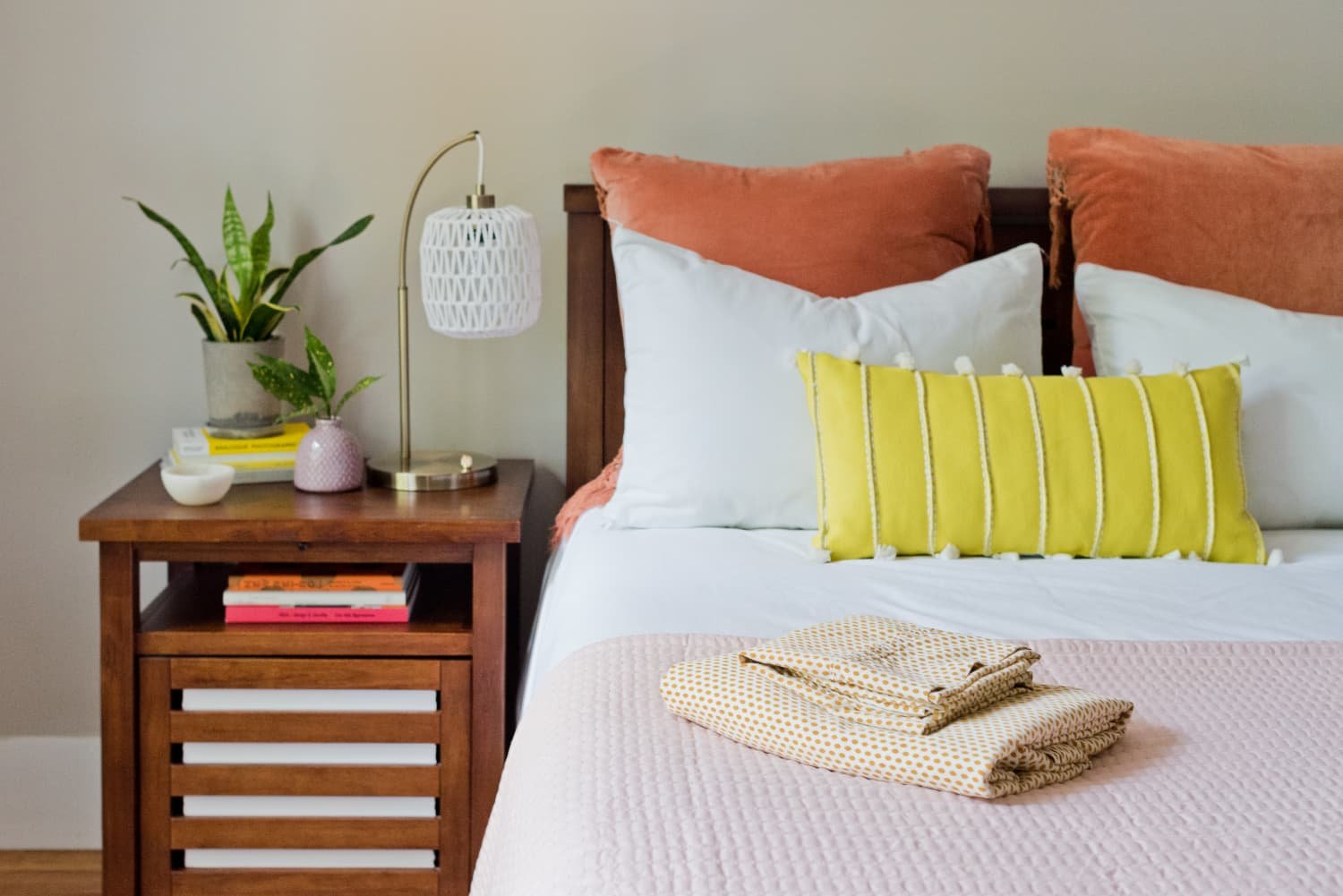 6 Ways to Make Changing Your Bed Linens a Little Less Painful