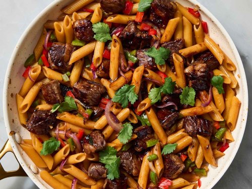 Shaking beef with pasta