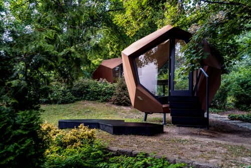 This 86-Square-Foot Geometric Cabin Is What Work-From-Home Dreams Are Made Of
