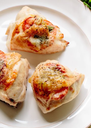 This Garlicky Chicken with Mozzarella Is a Dinner Dream