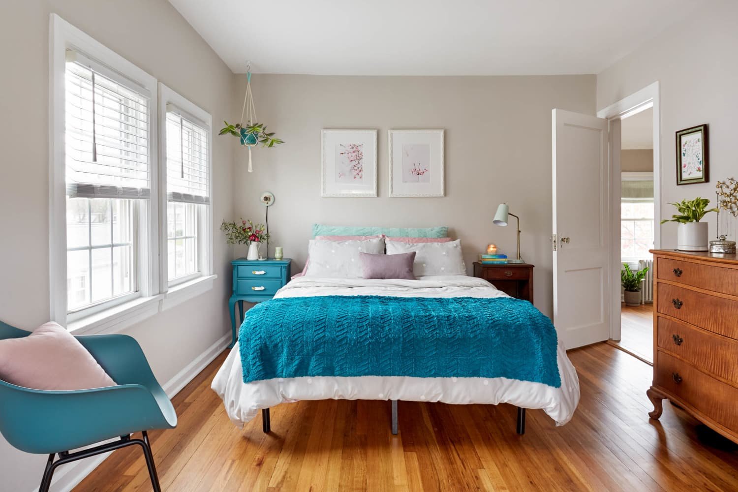 Follow These 10 Steps For a Cleaner Bedroom This Weekend
