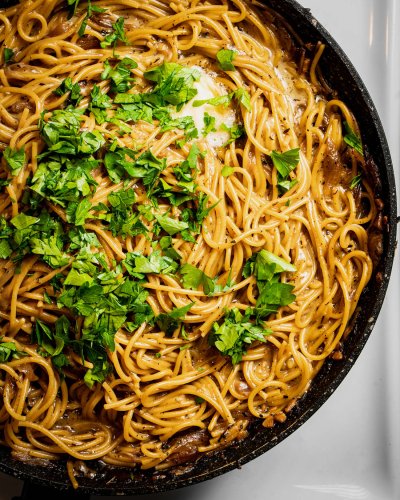 I Tried the Viral One-Pan French Onion Soup Noodles, and I Don’t Know How I Waited So Long