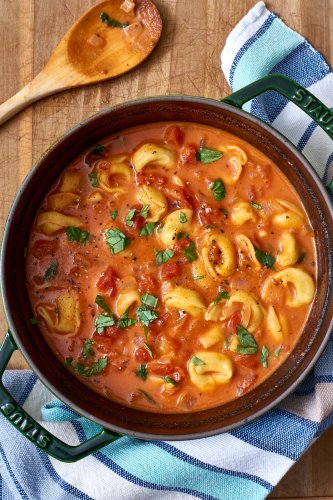 This Slow Cooker Beef and Tomato Macaroni Soup Is Unreal