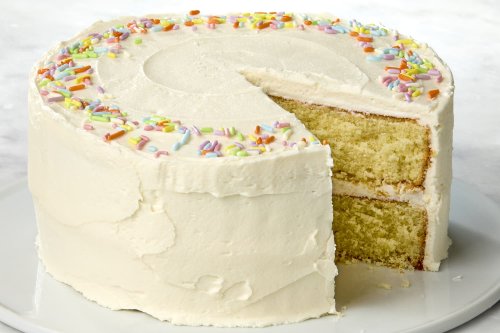 My Grandma’s 50-Year-Old Cake Decorating Trick Is the Only One I’ll Ever Use (All You Need Is a Paper Towel!)