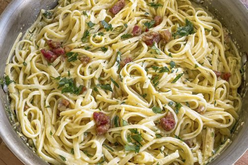Rachael Ray’s Most Beloved Italian Pasta Is Irresistibly Creamy — Without a Drop of Cream