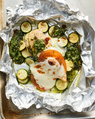 These Caprese Foil Packets Make Cooking Chicken a Breeze