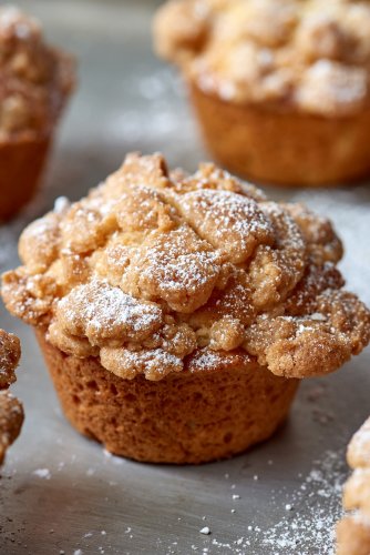 How To Make Bakery-Style Crumb Muffins