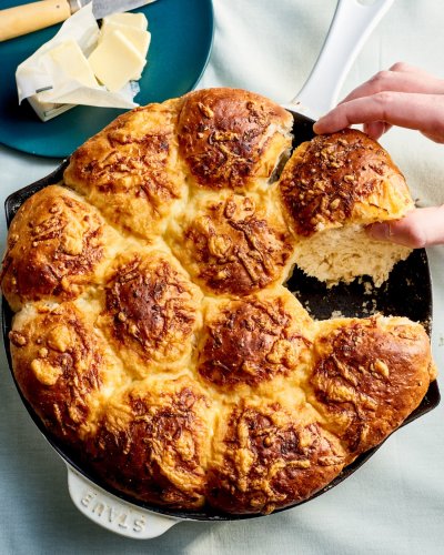 These Soft Cheddar Rolls Have a Very Irish Ingredient