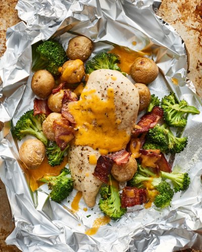 Cheesy Ranch Chicken and Bacon Foil Packets Are a Dinner Winner