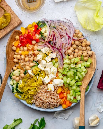 The No-Wilt Mediterranean Salad That Will Save Your Desk Lunch This Week