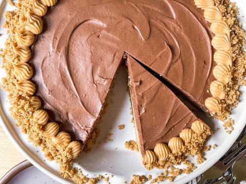The No-Bake Peanut Butter and Chocolate Pie of My Dreams Tastes Just Like a Reese’s Cup