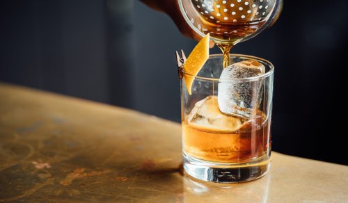 10 Classic Whisky Cocktails Every Man Should Know How To Make