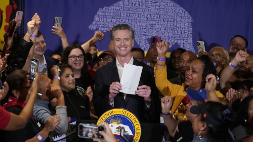 California Gov. Gavin Newsom signs law to raise minimum wage for fast food workers to $20 per hour