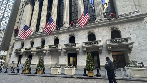 Wall Street's rally fades as more CEOs talk about uncertainty because of Trump's trade war
