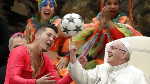 Sports world mourns soccer-loving Pope Francis with games in Italy and Argentina postponed