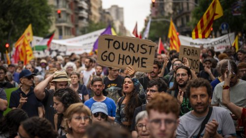 Spain orders Airbnb to block 65,000 holiday rentals over rule violations