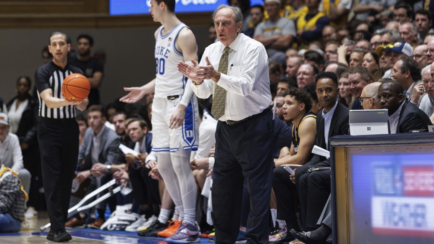 La Salle coach Fran Dunphy wins 600th career basketball game