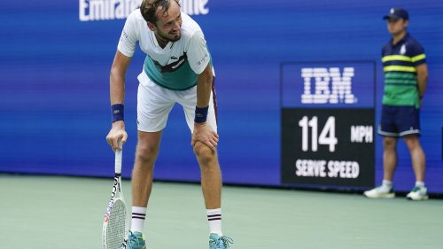 In 'brutal' US Open heat, Daniil Medvedev warns during his win that a player is 'gonna die'