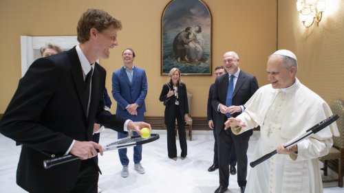 Pope meets Sinner: World No. 1 gives tennis fan Pope Leo XIV racket on Italian Open off-day