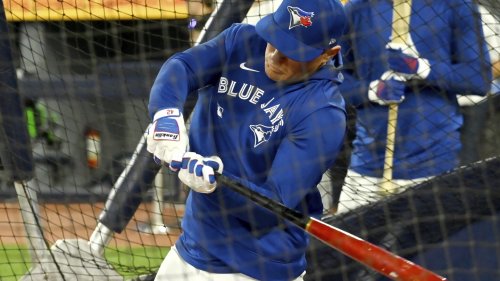 Toronto Gold Glove OF Varsho makes stunning, back-handed catch in season debut against Boston
