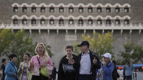 China lowers minimum amount for tax refunds for tourists to boost spending