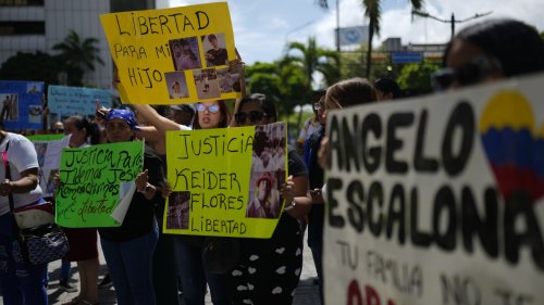 US intelligence contradicts Trump claims linking gang to Venezuelan government to speed deportations