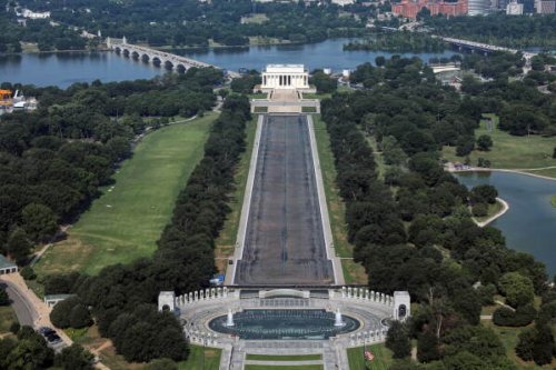 Drained Reflecting Pool reveals Trump's 'American flag blue' liner is now closer to gray