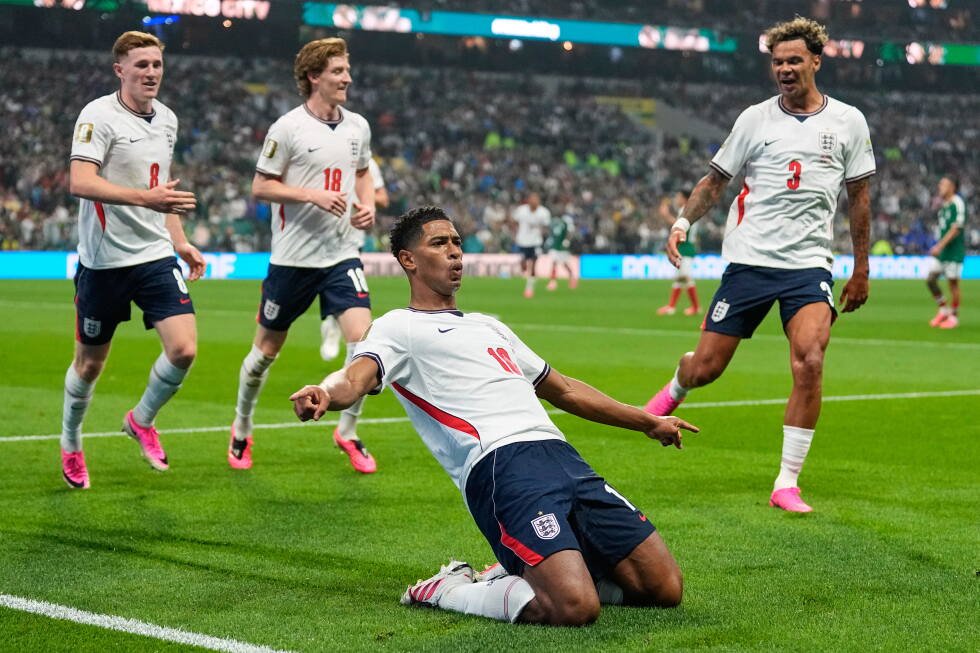 England hands Mexico its first World Cup loss at Estadio Azteca, winning 3-2 to reach quarterfinals