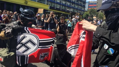 Portland police texts with far-right group spark probe