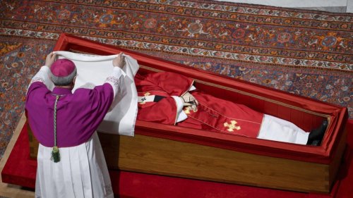 About 250,000 mourners pay last respects to Pope Francis over 3 days of public viewing