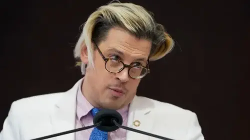 Far-right British provocateur Milo Yiannopoulos has been deported after his immigration arrest in US | Flipboard