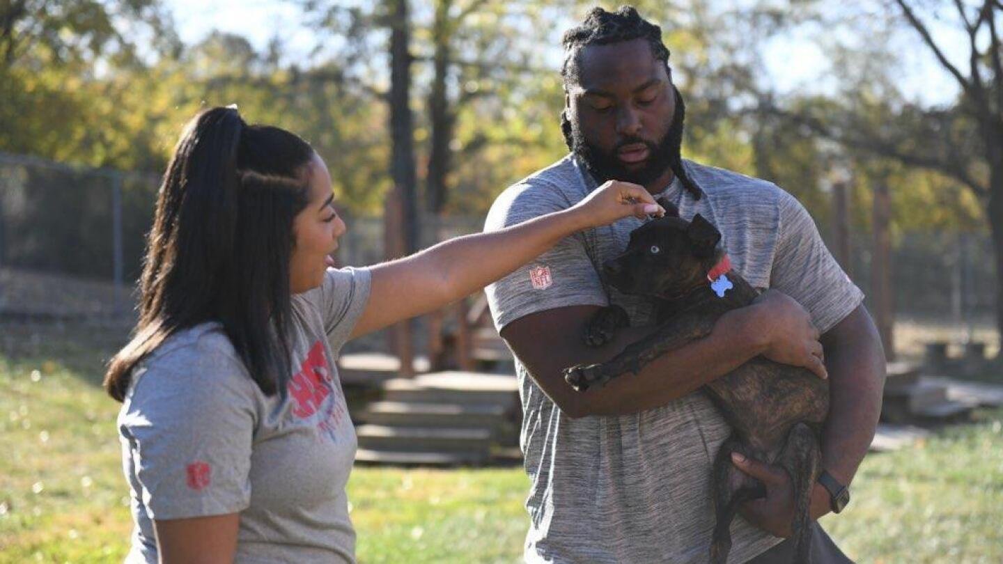 Kansas City Chiefs player takes on role of coach, training pup to be a star in Puppy Bowl XXI