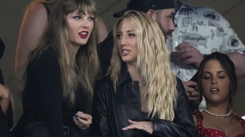 Taylor Swift watches Travis Kelce's Chiefs take on the Jets at MetLife Stadium