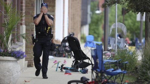 6 dead, 30 hurt in shooting at Chicago-area July 4 parade