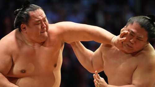 Sumo wrestlers bring 1,500 years of tradition to London's Royal Albert Hall