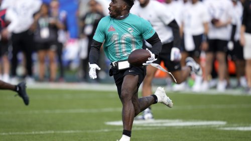 Social media influencer says Dolphins' Tyreek Hill broke her leg during football drill at his home