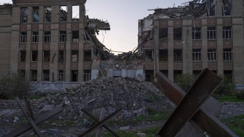 Zelenskyy says Russia is trying to create an 'impression of a ceasefire' as attacks continue