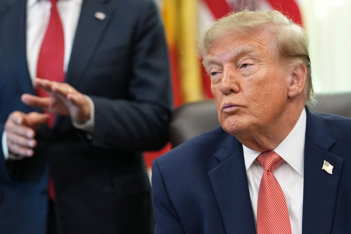 Image from AP's coverage: Trump and Vance announce $25M whistleblower program to encourage public to report alleged fraud