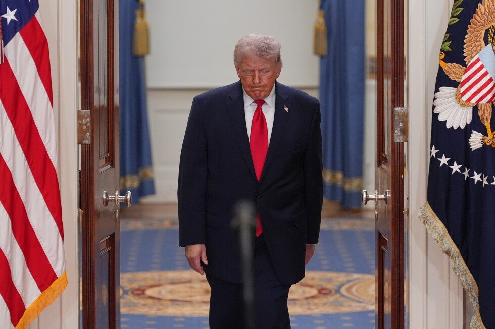 Oil prices surge while Asian share prices rise moderately