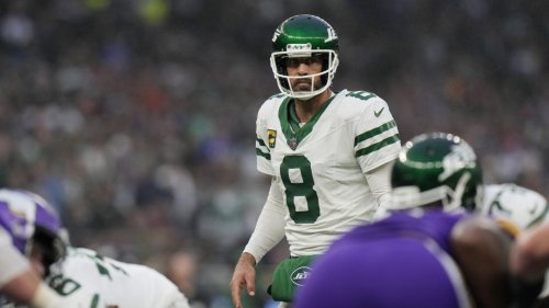 Aaron Rodgers meets with the Pittsburgh Steelers and leaves without signing, AP source says